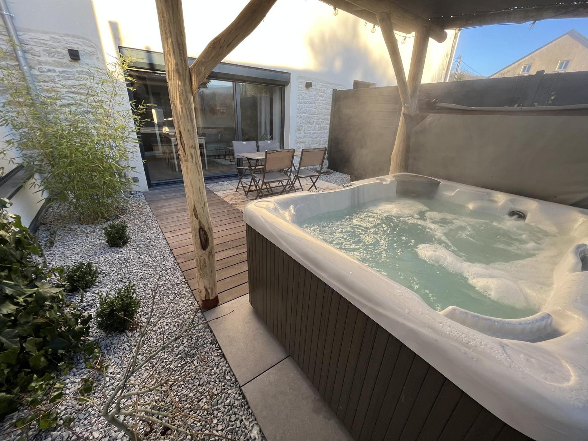 Sejour Detente - Appart'Hotel N 1 Avec Jaccuzi, Piscine Et Petit-Dejeuner Chouzelot Dış mekan fotoğraf