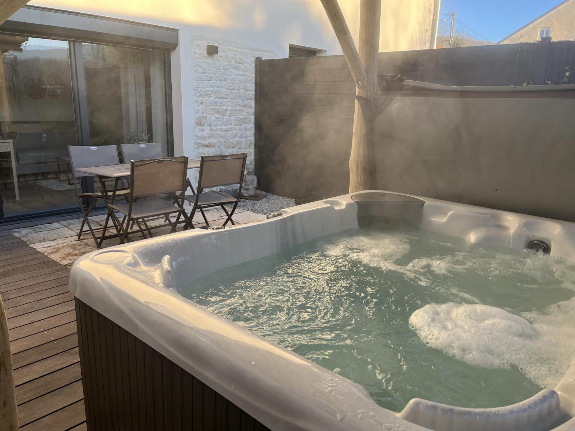 Sejour Detente - Appart'Hotel N 1 Avec Jaccuzi, Piscine Et Petit-Dejeuner Chouzelot Dış mekan fotoğraf