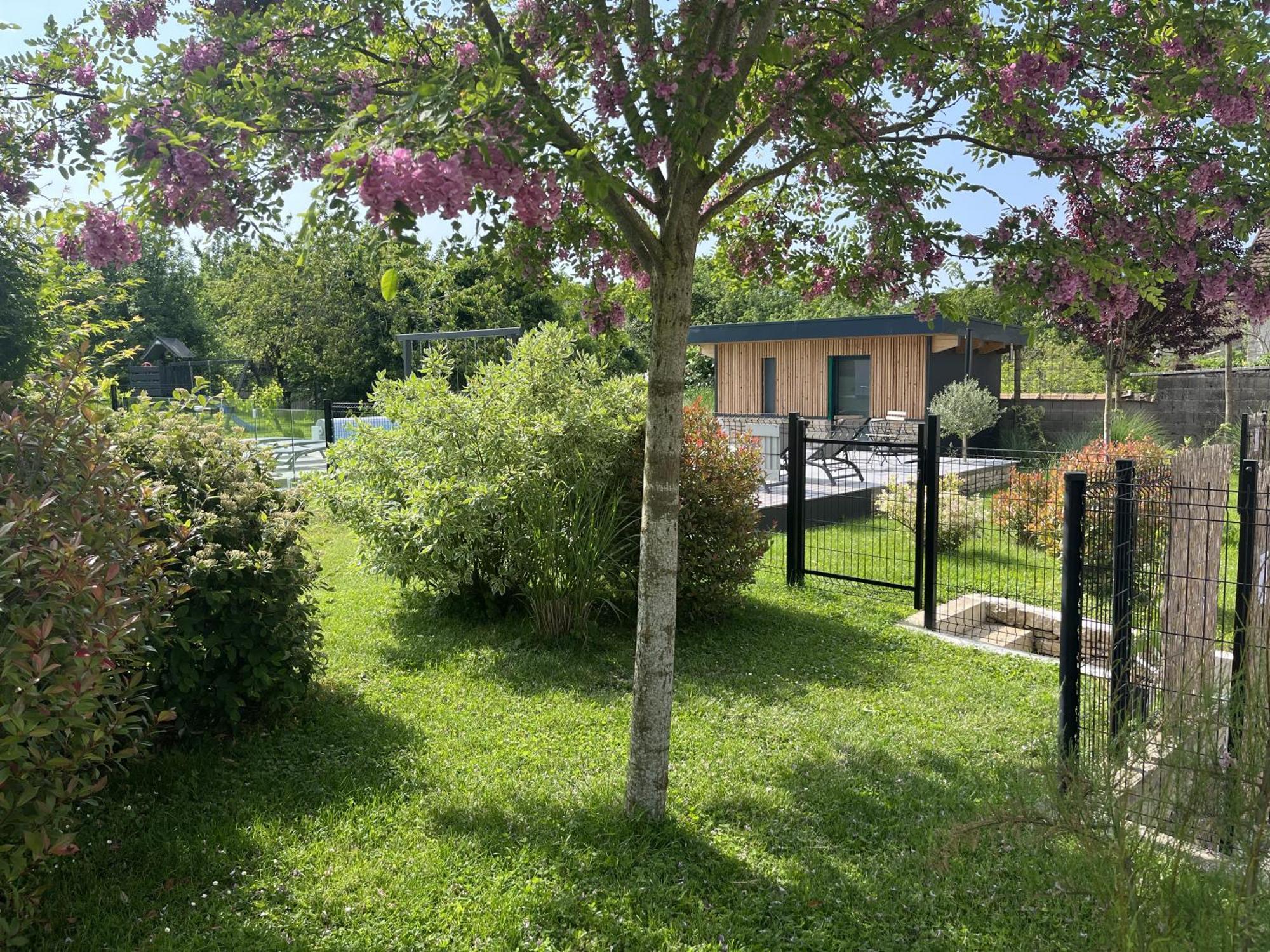 Sejour Detente - Appart'Hotel N 1 Avec Jaccuzi, Piscine Et Petit-Dejeuner Chouzelot Dış mekan fotoğraf